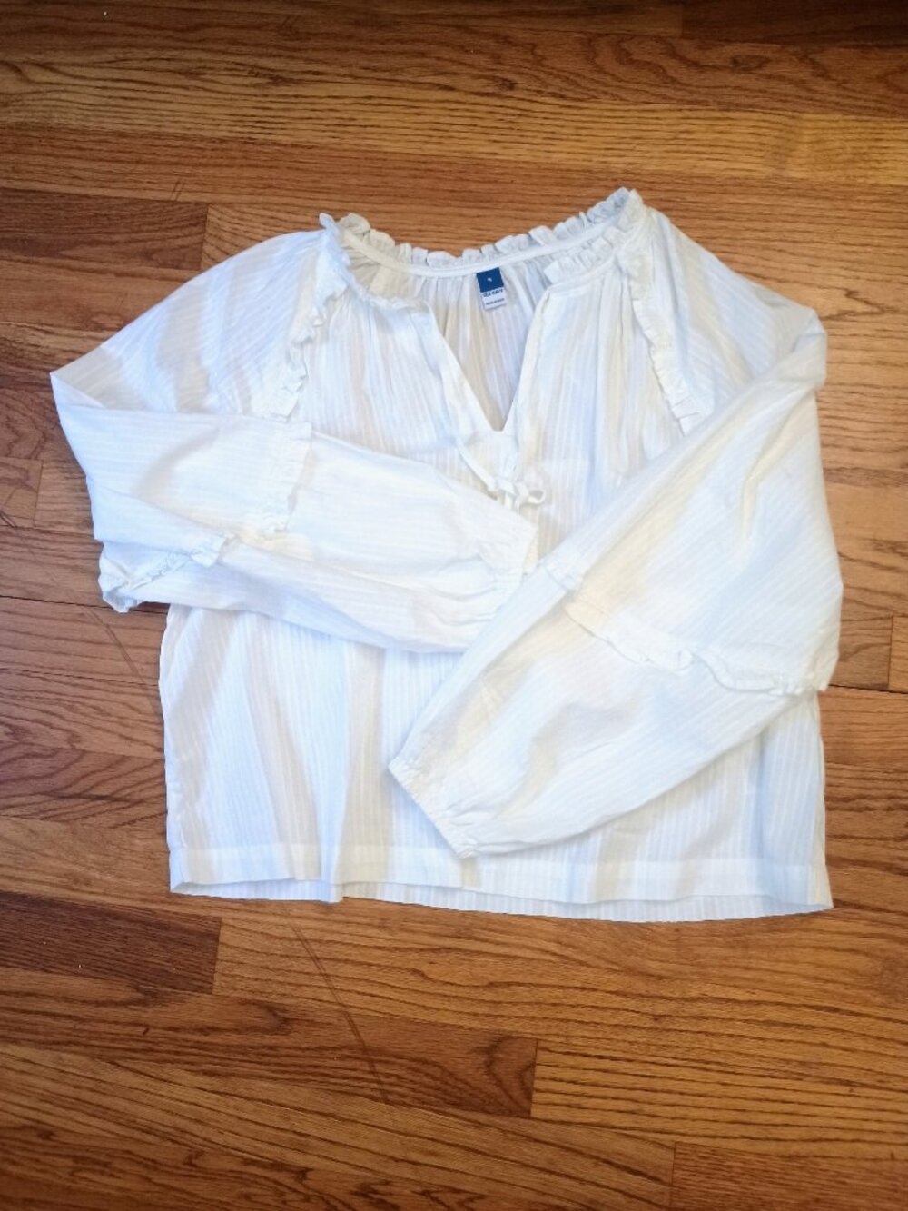 Old Navy Long-Sleeve Ruffled Popover Top-Whilte Lilies - Picture 2 of 2